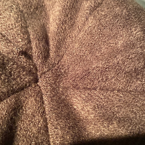 Brown ladies hat with brim, and bow/bling decoration on side. - Picture 8 of 9